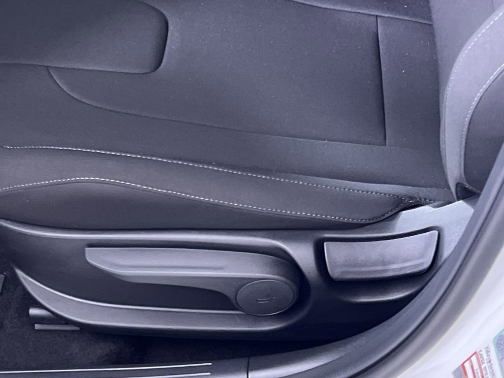 Used 2025 Hyundai Elantra Sport FWD image 14