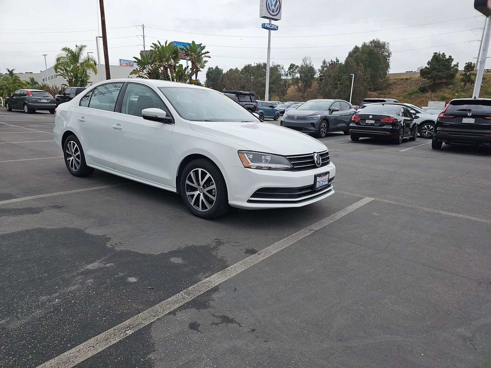 Used 2017 Volkswagen Jetta SE FWD image 3