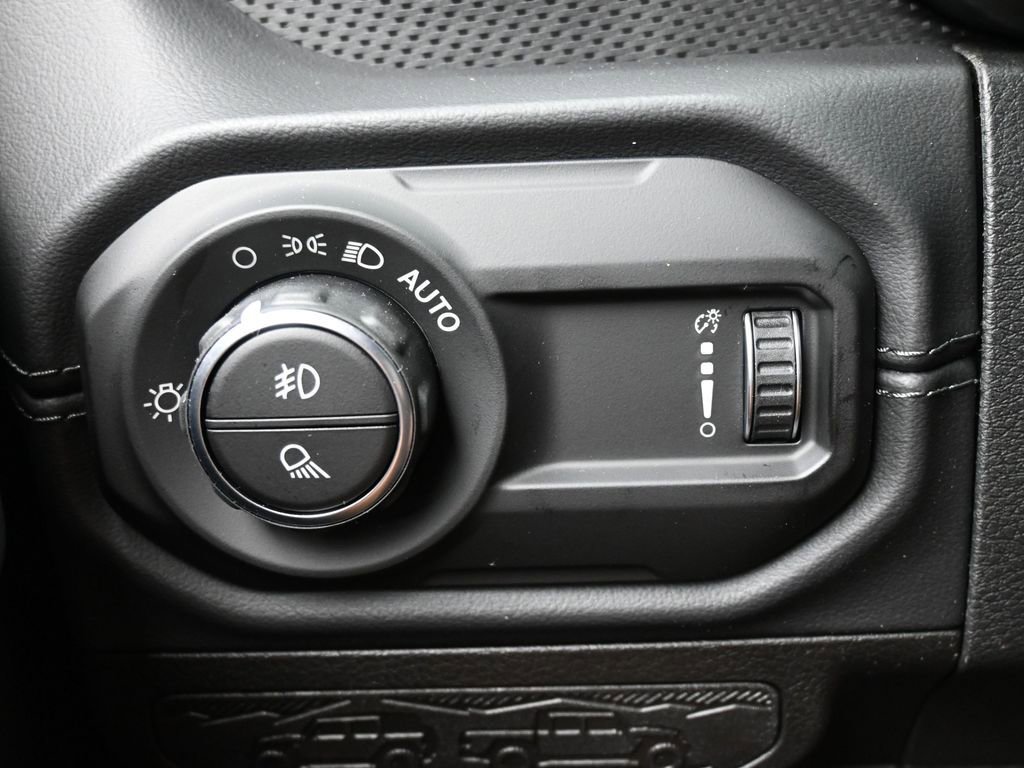 New 2026 Jeep Gladiator Mojave w/ Technology Group AWD/4WD image 19