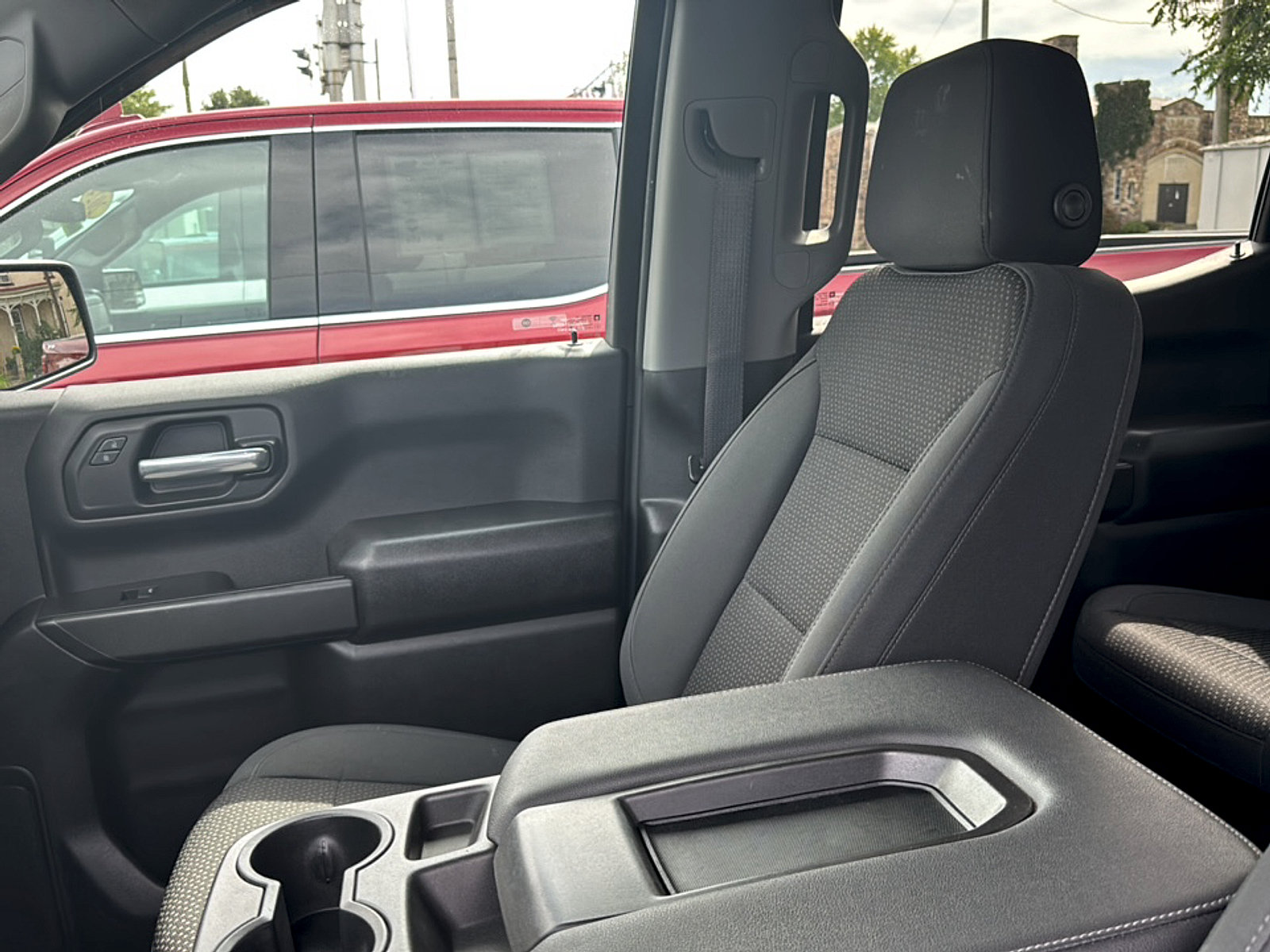 Used 2021 Chevrolet Silverado 1500 Custom Trail Boss w/ LPO, Dark Essentials Package AWD/4WD image 6