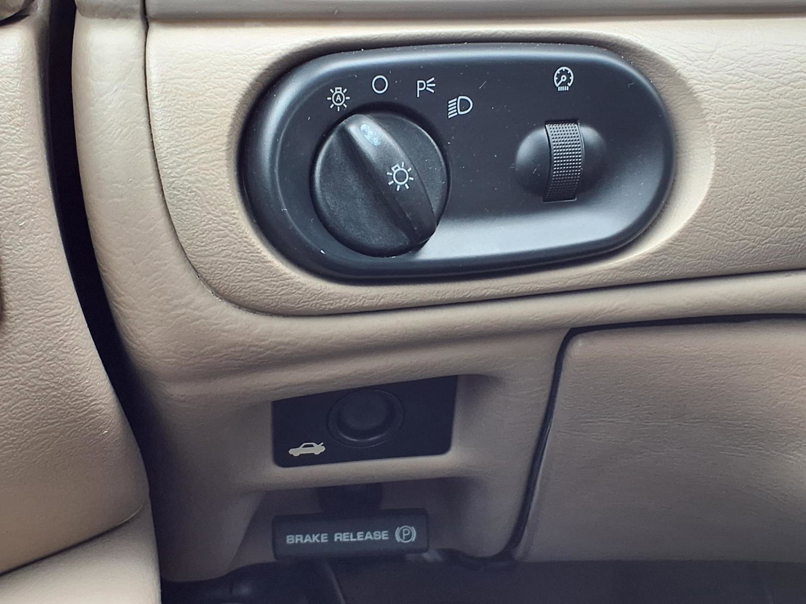 Used 2004 Ford Taurus SEL image 15