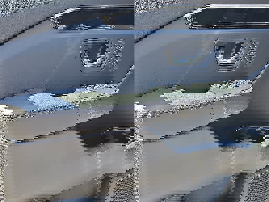 New 2025 Honda Pilot Touring image 9