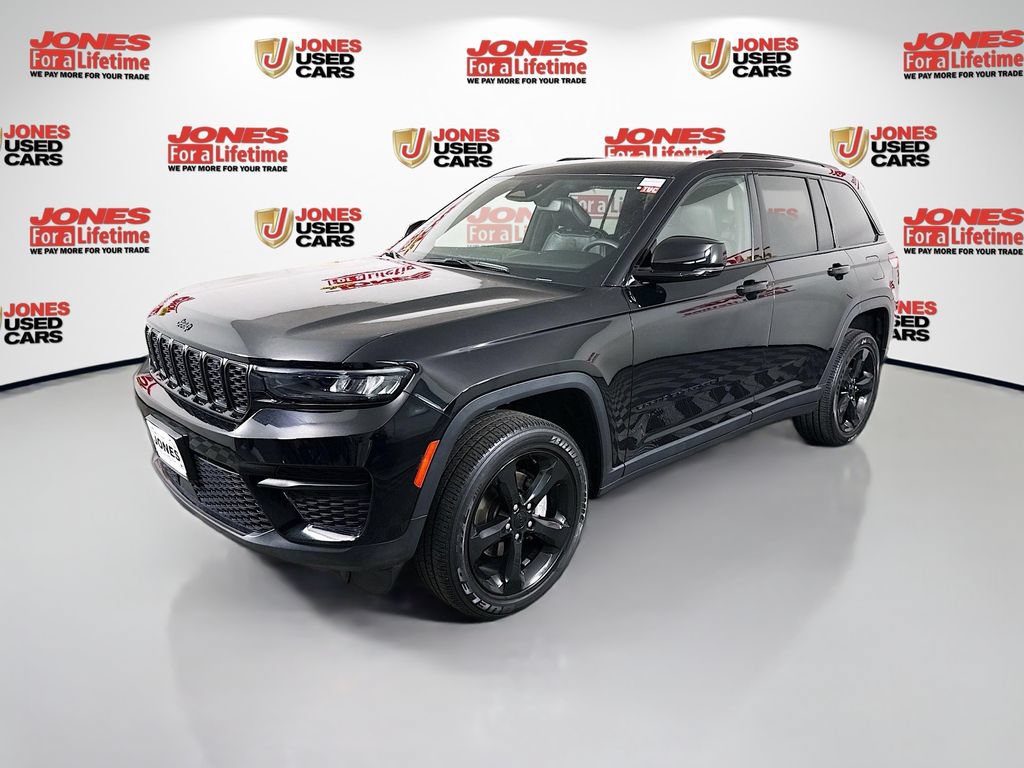 Used 2023 Jeep Grand Cherokee Altitude AWD/4WD image 14