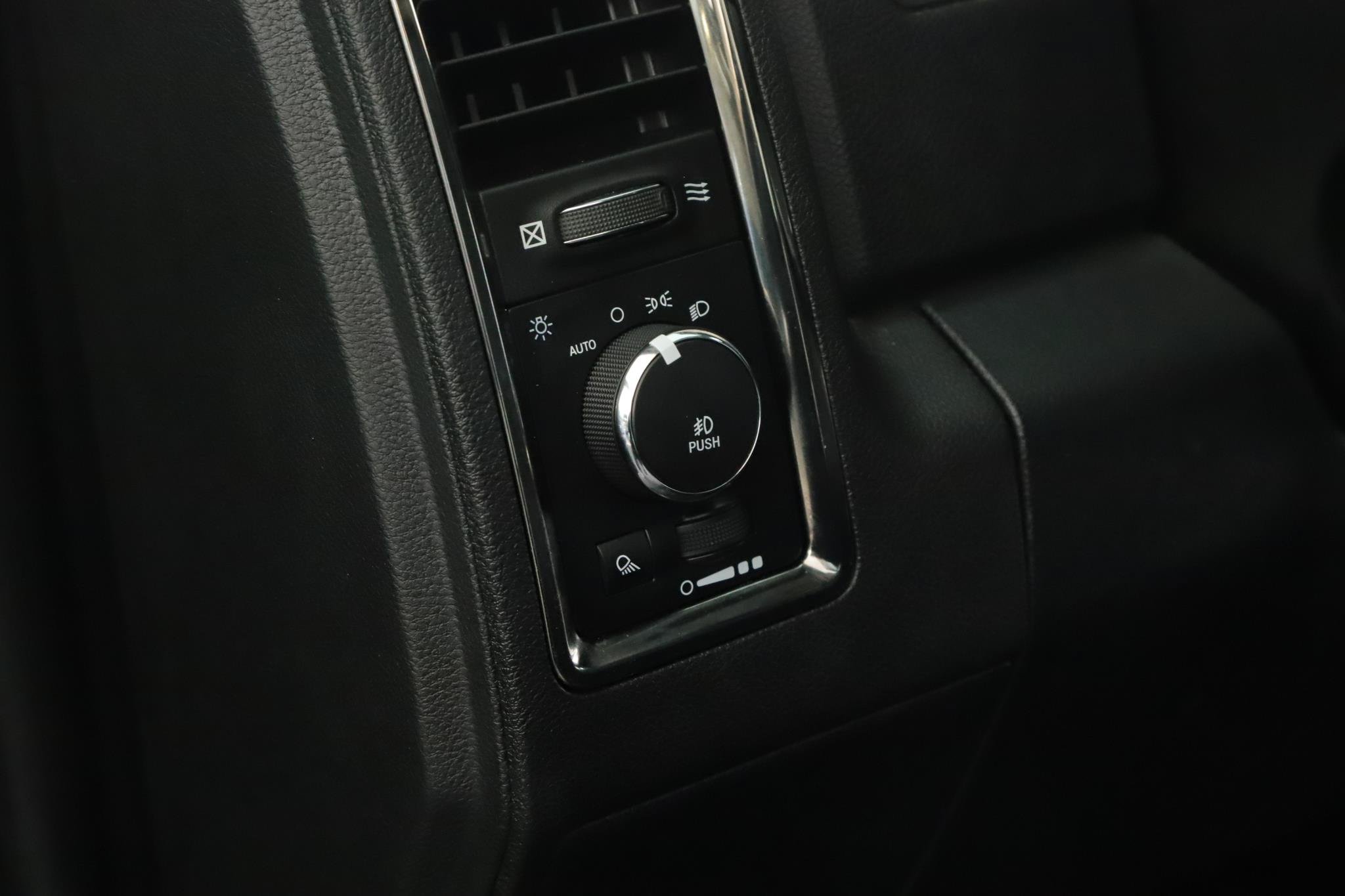 Used 2016 RAM 1500 Sport w/ Black Ram 1500 Sport Group AWD/4WD image 8