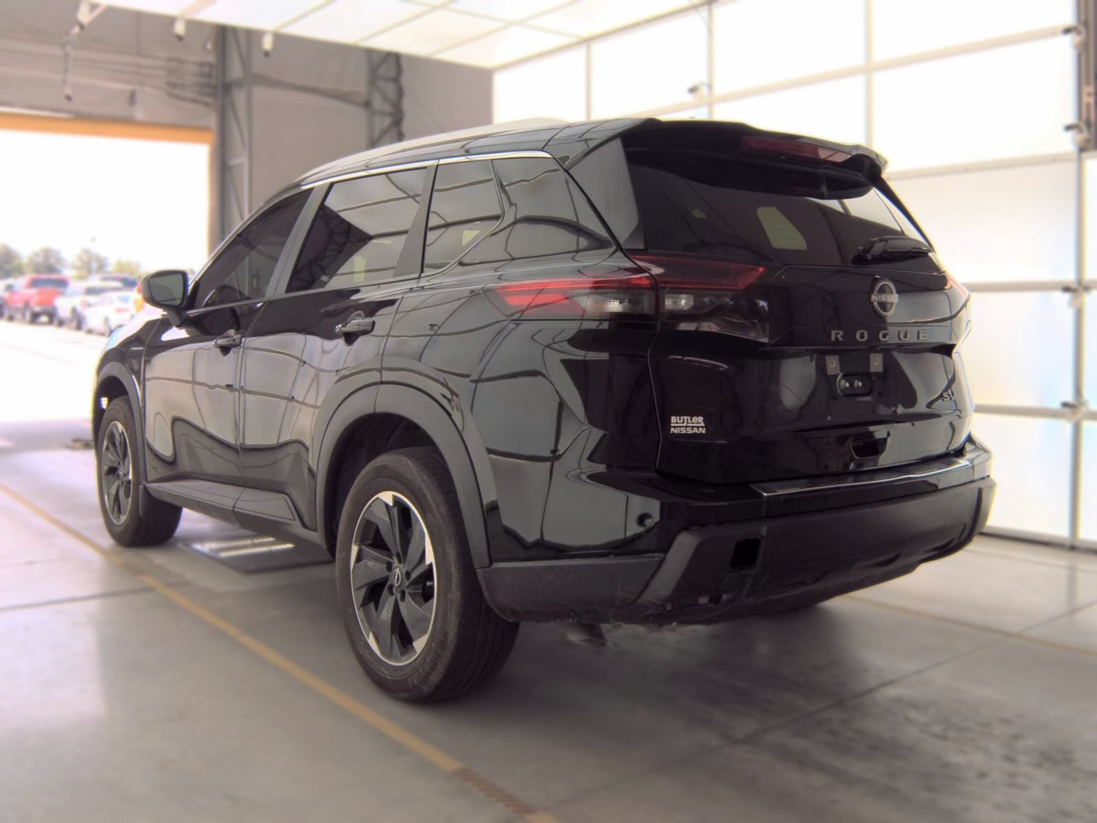 Used 2024 Nissan Rogue SV w/ SV Premium Package FWD image 6