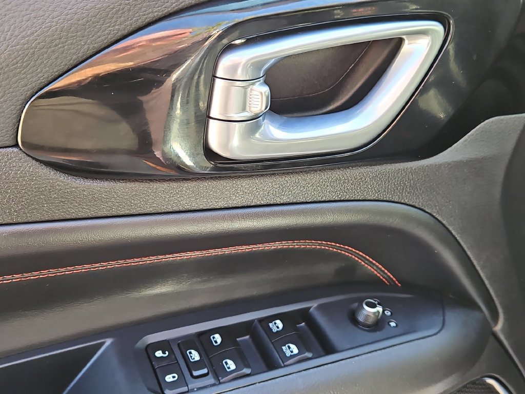 Used 2025 Jeep Compass Trailhawk AWD/4WD image 13