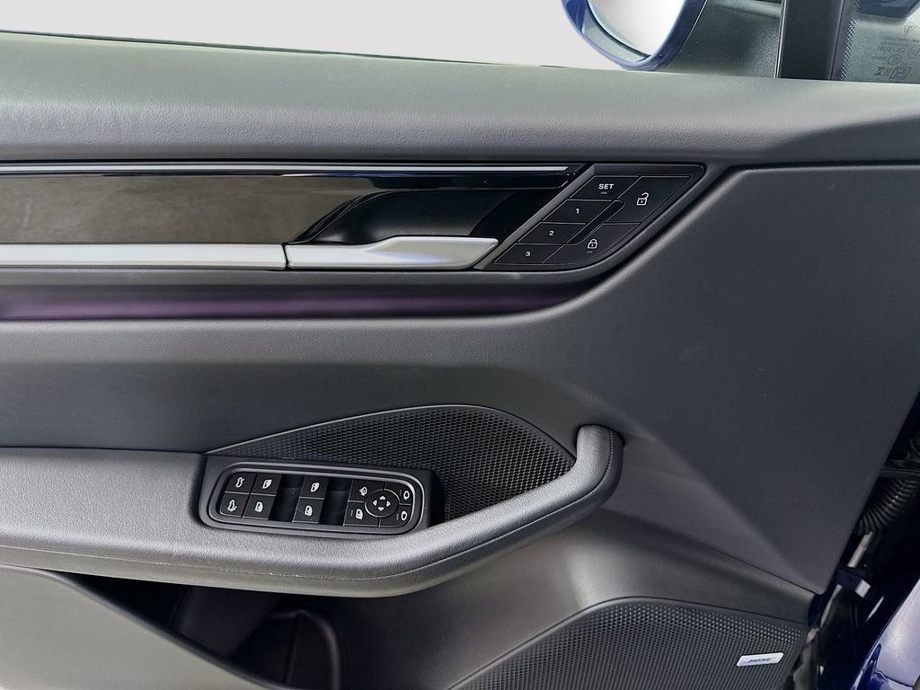 Certified 2025 Porsche Macan Electric image 20