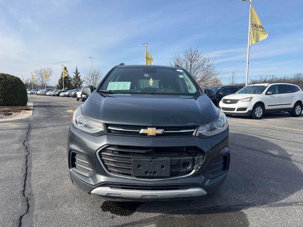 Used 2018 Chevrolet Trax LT w/ Sun & Sound Package image 2