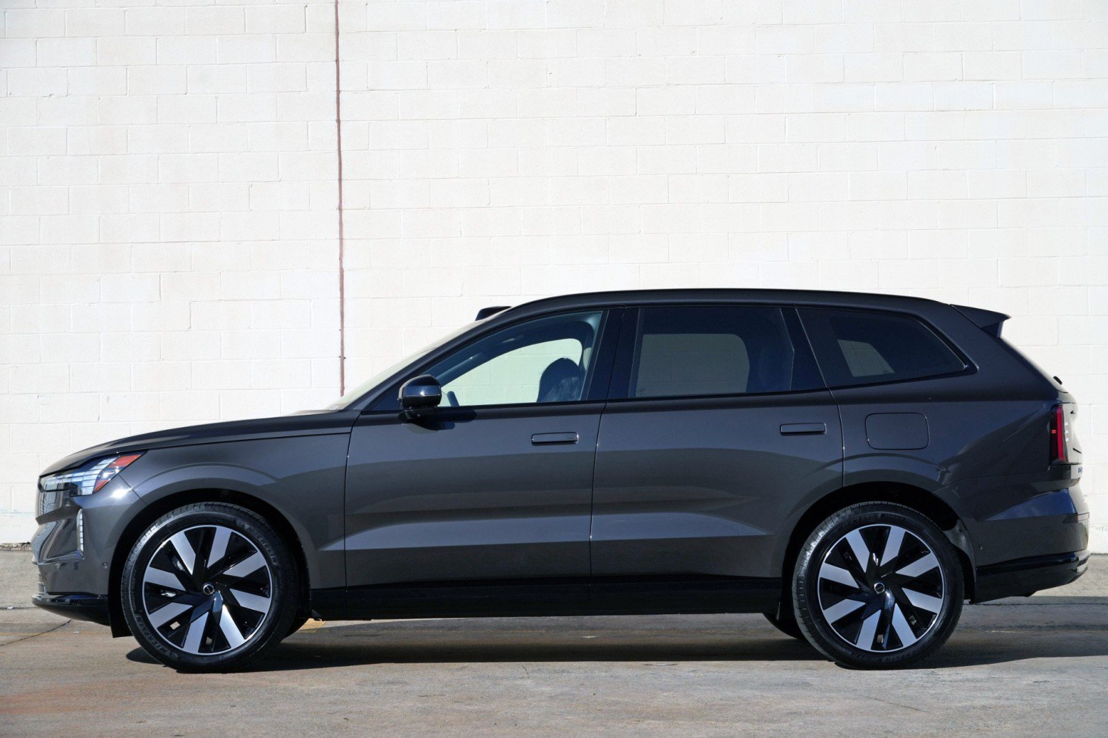Used 2025 Volvo EX90 Ultra AWD/4WD image 9