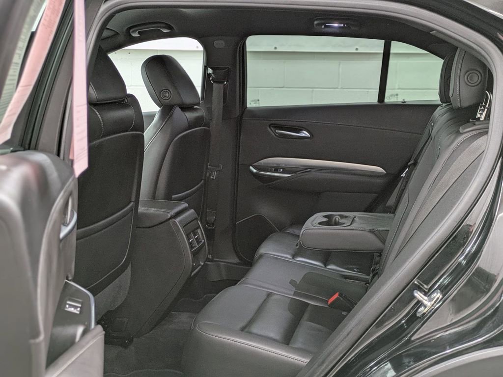 Used 2023 Cadillac XT4 Premium Luxury image 9