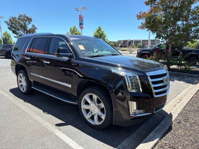 Used 2018 Cadillac Escalade Luxury RWD image 1