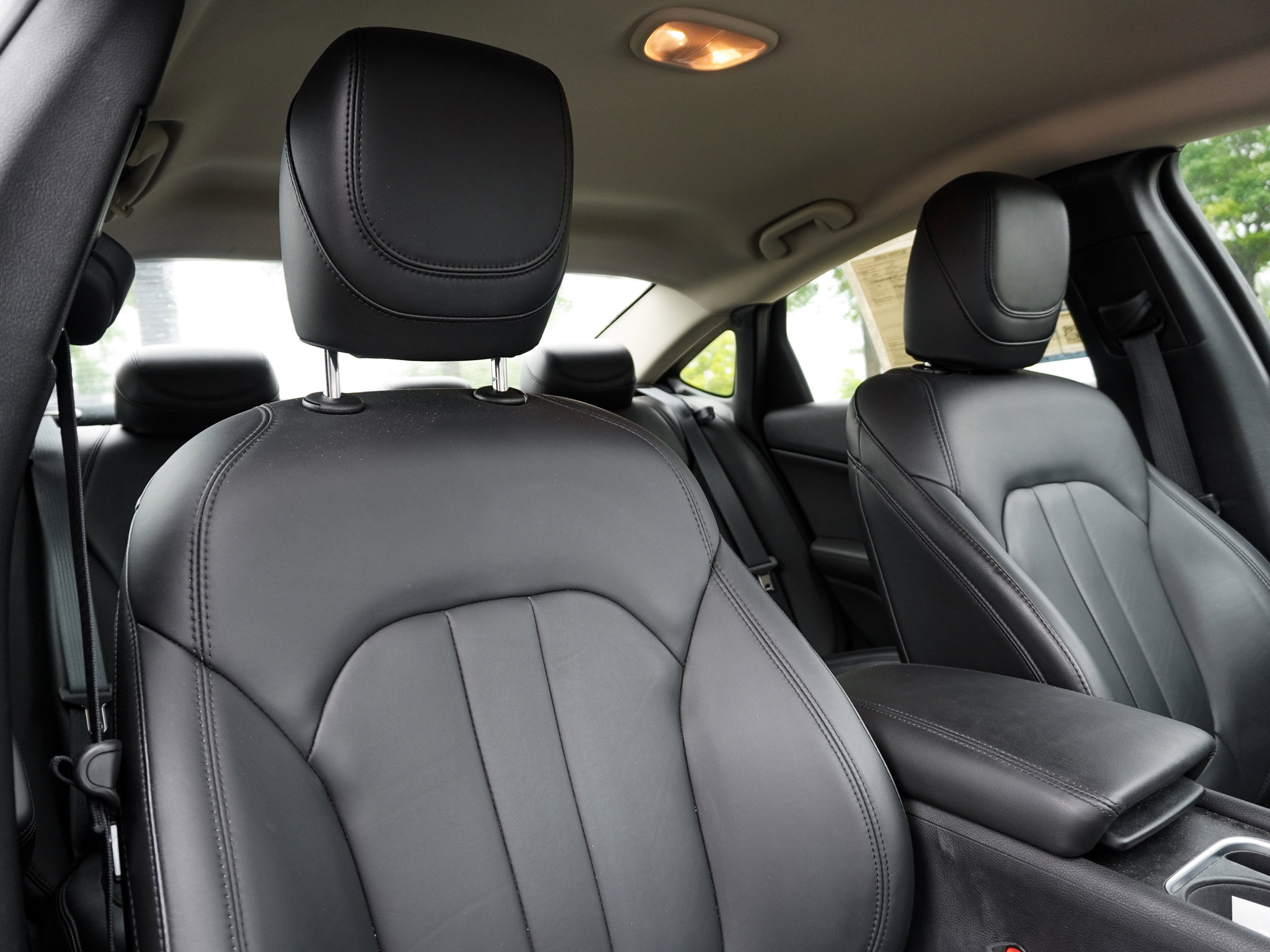 Used 2017 Chrysler 200 Limited Platinum FWD image 32