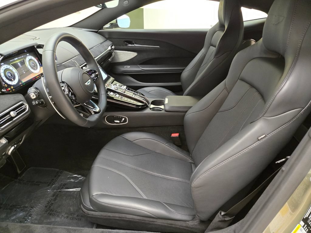 Used 2025 Aston Martin V8 Vantage Coupe RWD image 17