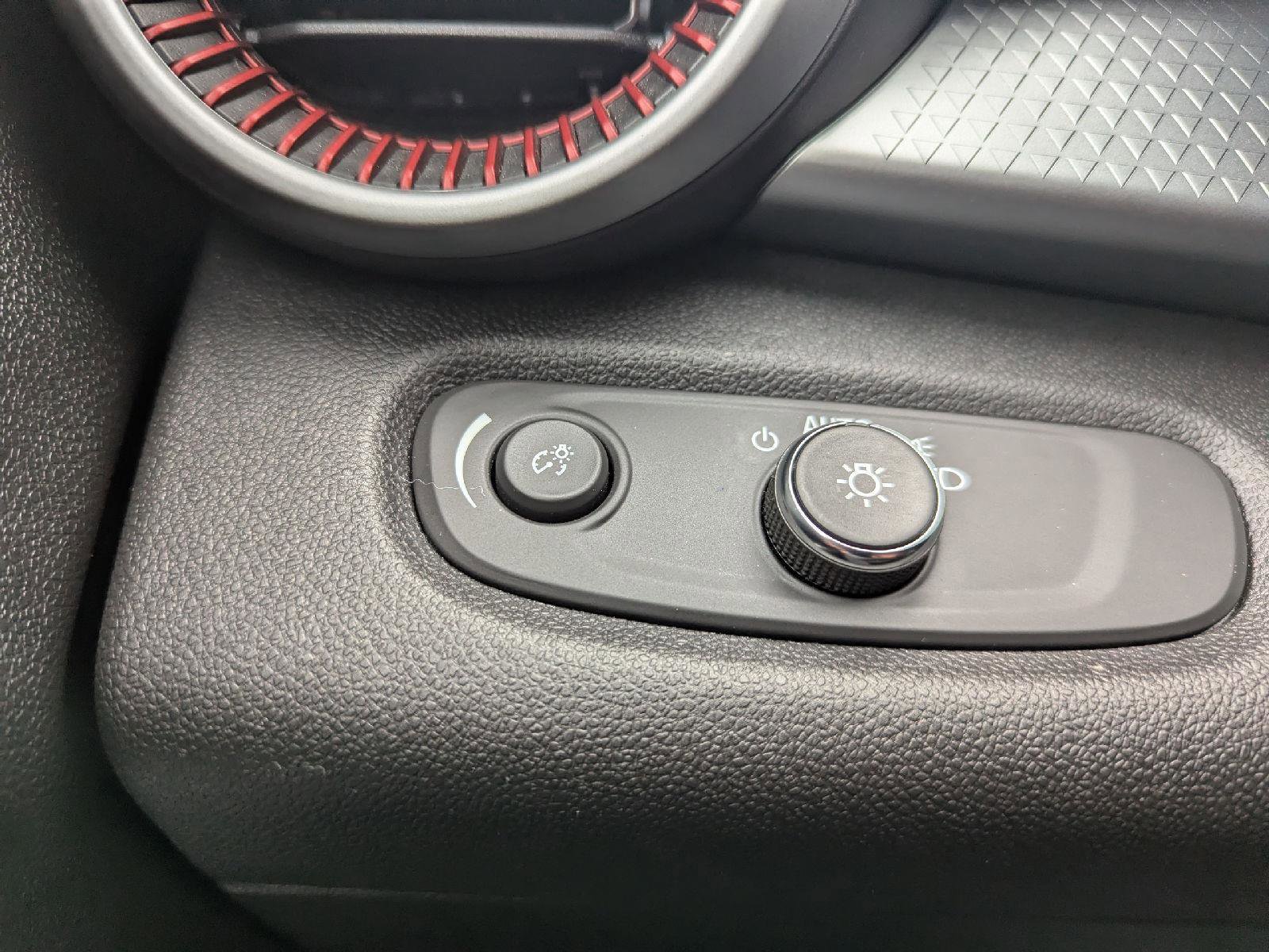 Certified 2024 Chevrolet Trax RS w/ Driver Confidence Package image 21