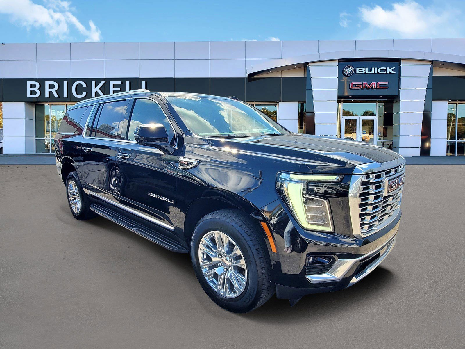 Used 2025 GMC Yukon XL Denali RWD image 2