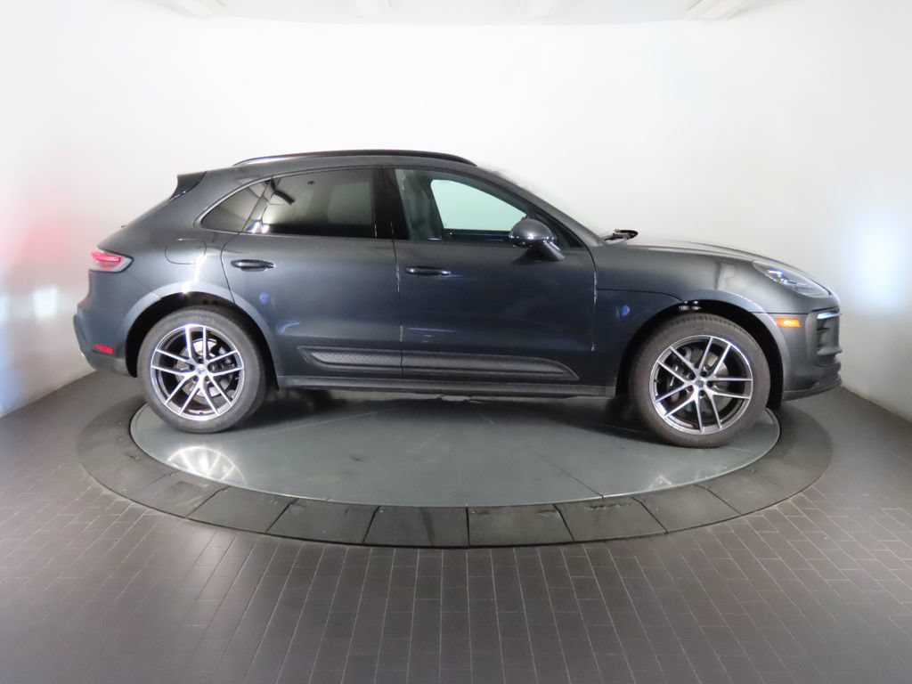 Certified 2025 Porsche Macan AWD/4WD image 8