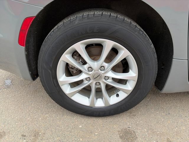 Used 2022 Chrysler Pacifica Touring AWD/4WD image 16