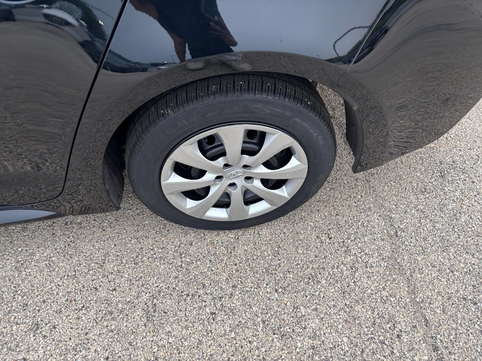 Used 2025 Toyota Corolla LE FWD image 28