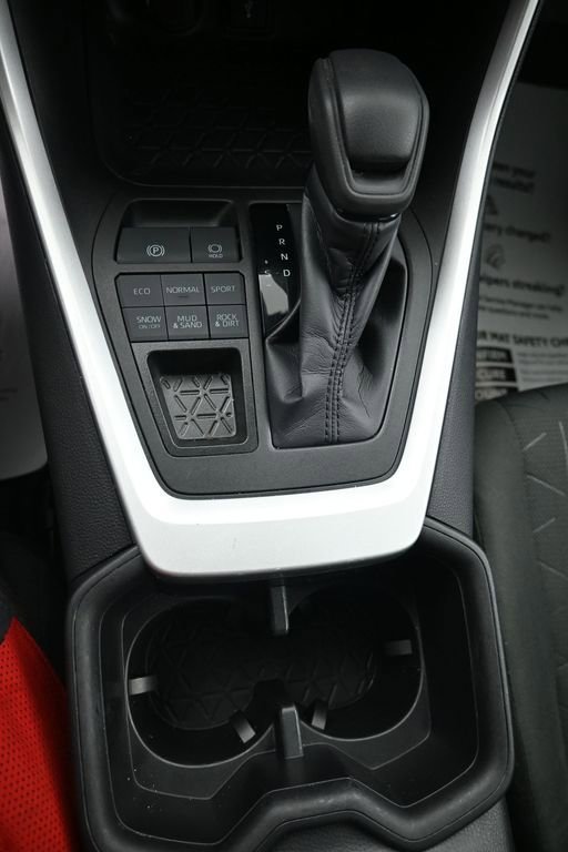 Used 2022 Toyota RAV4 XLE w/ Convenience Package AWD/4WD image 17