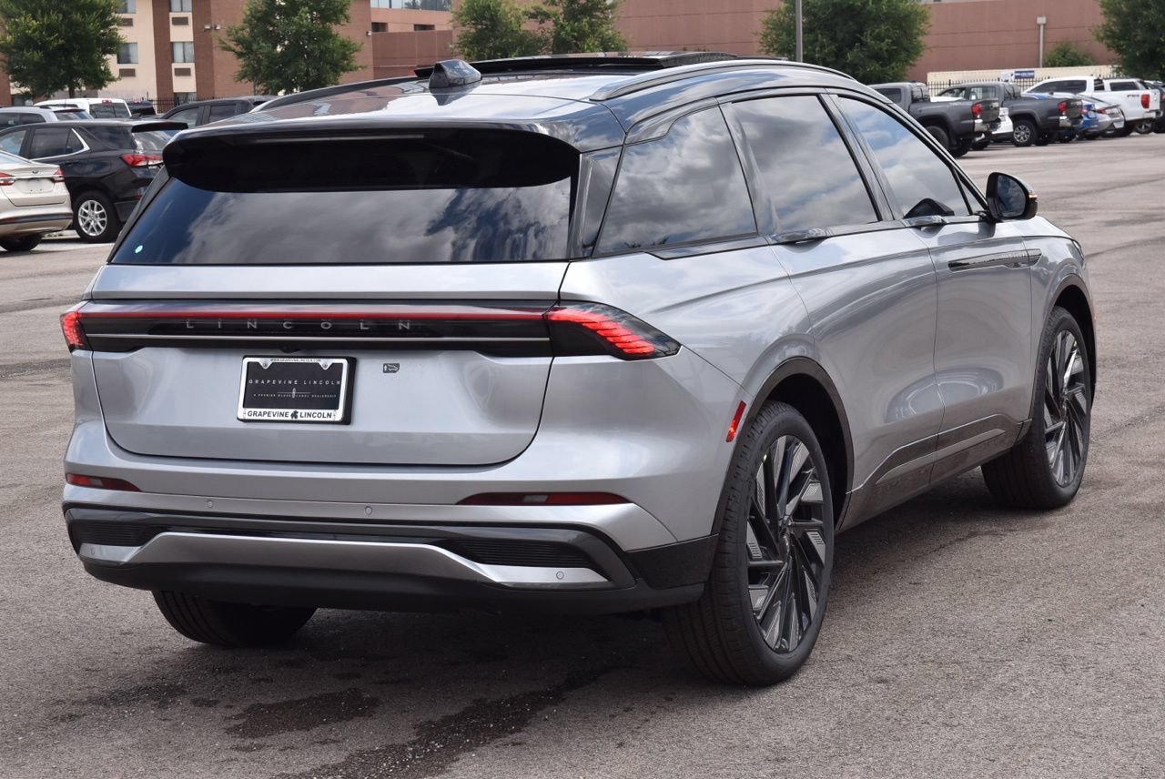 New 2026 Lincoln Nautilus Reserve AWD/4WD image 13