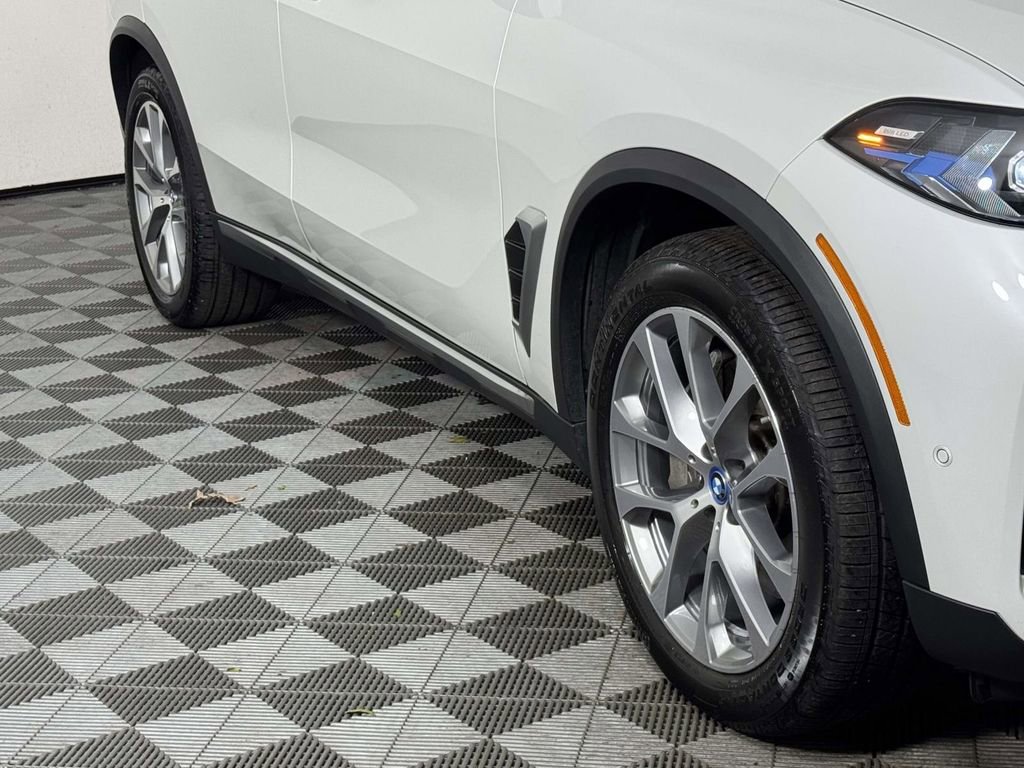 Used 2025 BMW X5 xDrive50e image 12