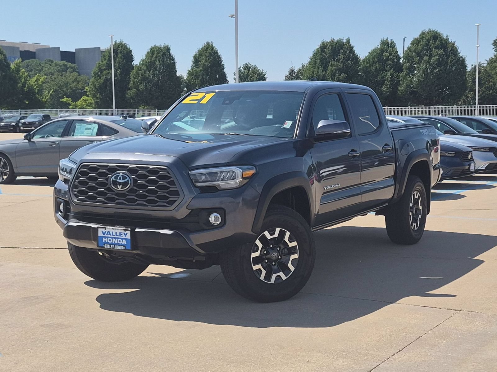 Used 2021 Toyota Tacoma TRD Off-Road w/ TRD Premium Off Road Package AWD/4WD video 2