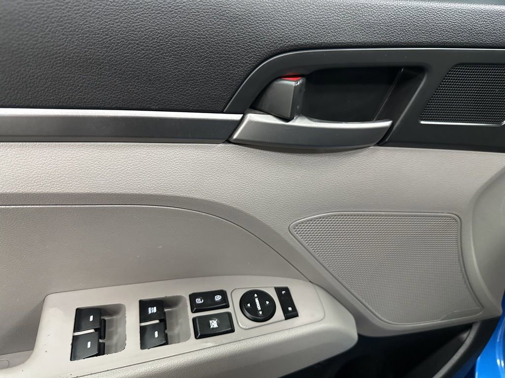 Used 2017 Hyundai Elantra SE image 18