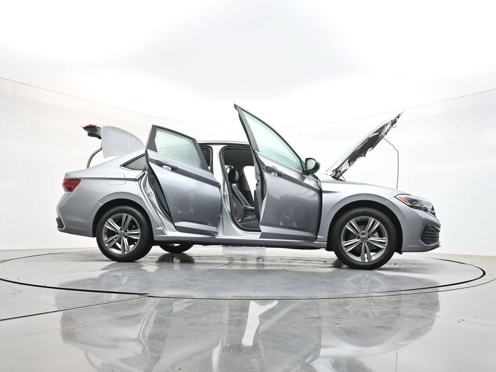Used 2024 Volkswagen Jetta SE FWD image 47