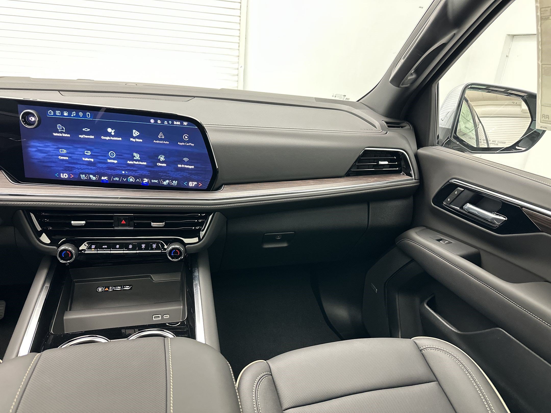 New 2026 Chevrolet Suburban Premier w/ Sun And Tow Package AWD/4WD image 29