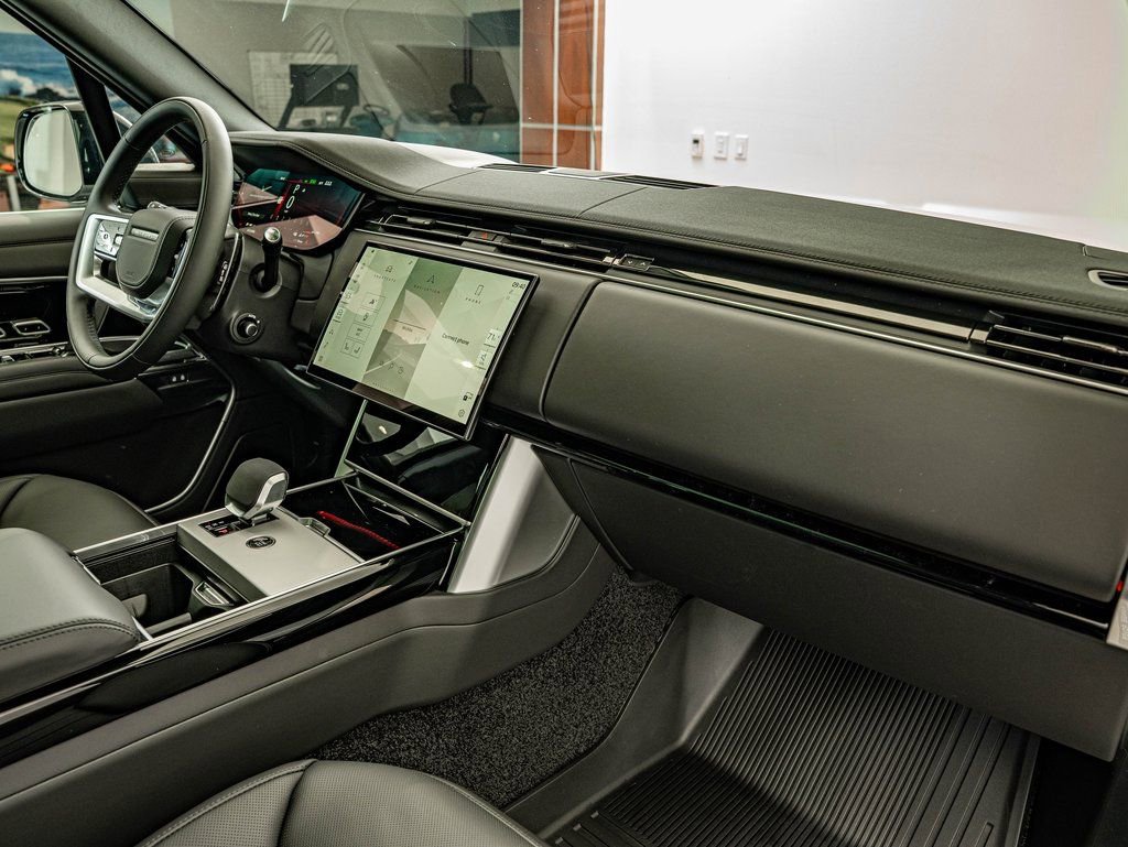New 2026 Land Rover Range Rover SE image 35