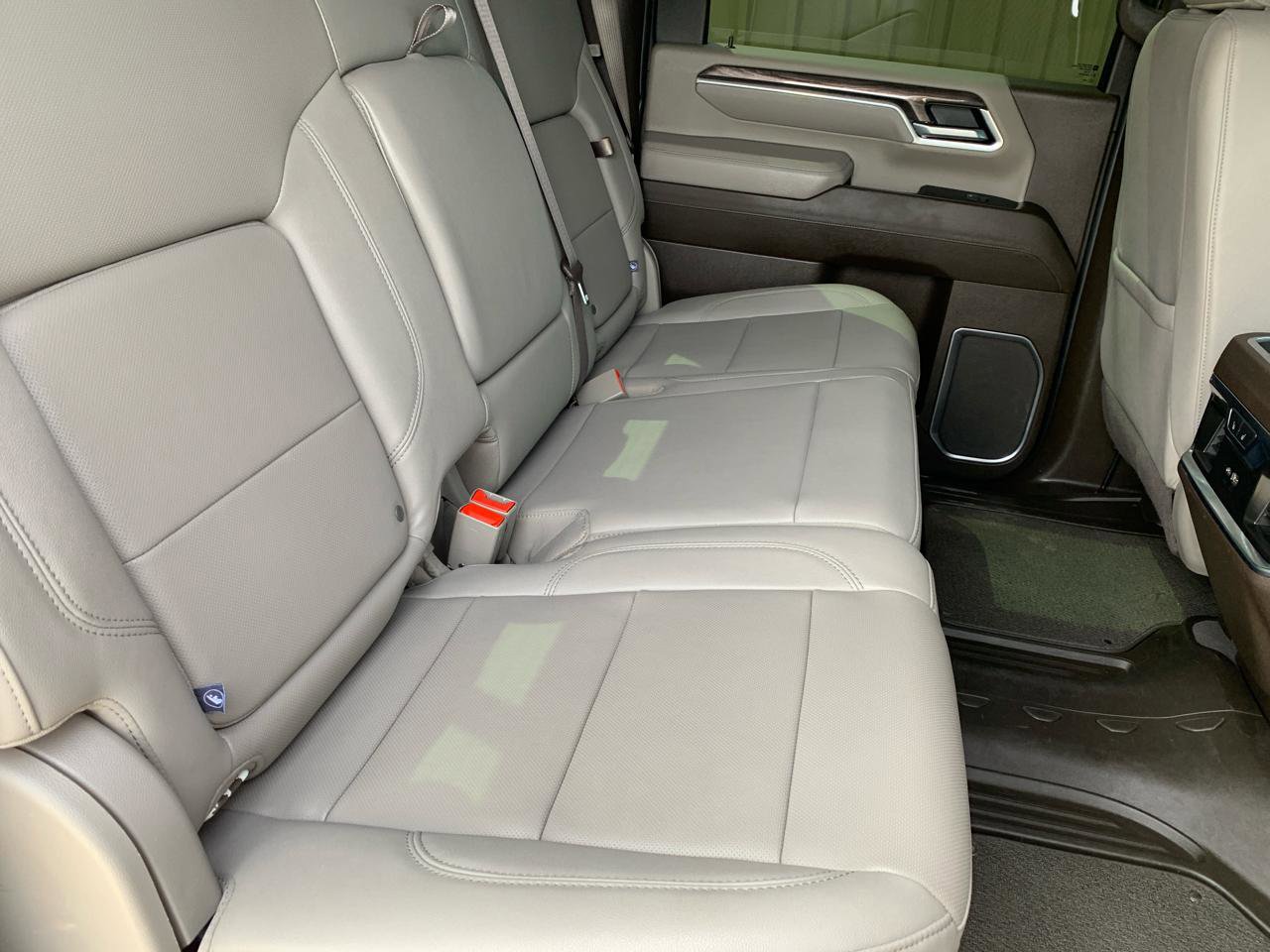 Used 2025 Chevrolet Silverado 2500 LTZ w/ LTZ Convenience Package image 18