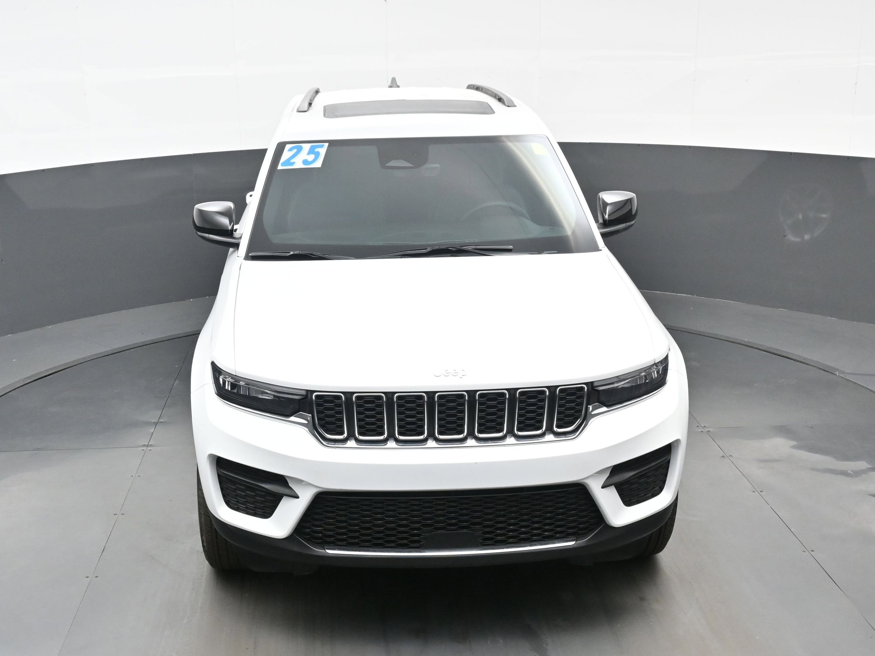 Used 2025 Jeep Grand Cherokee Laredo X w/ Luxury Tech Group I image 41