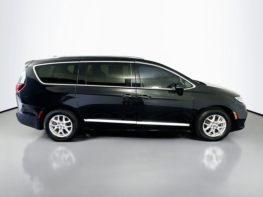 Used 2021 Chrysler Pacifica Touring-L image 8