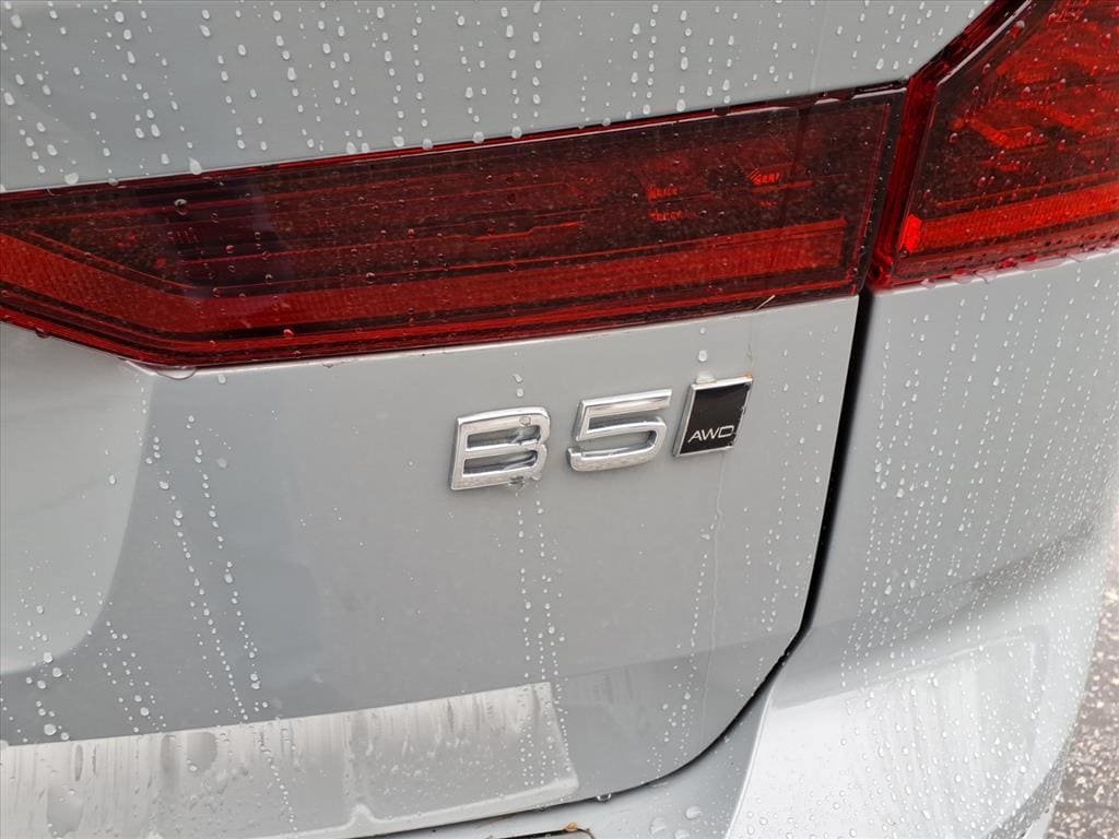 New 2026 Volvo XC60 B5 Plus w/ Protection Package Premier AWD/4WD image 7
