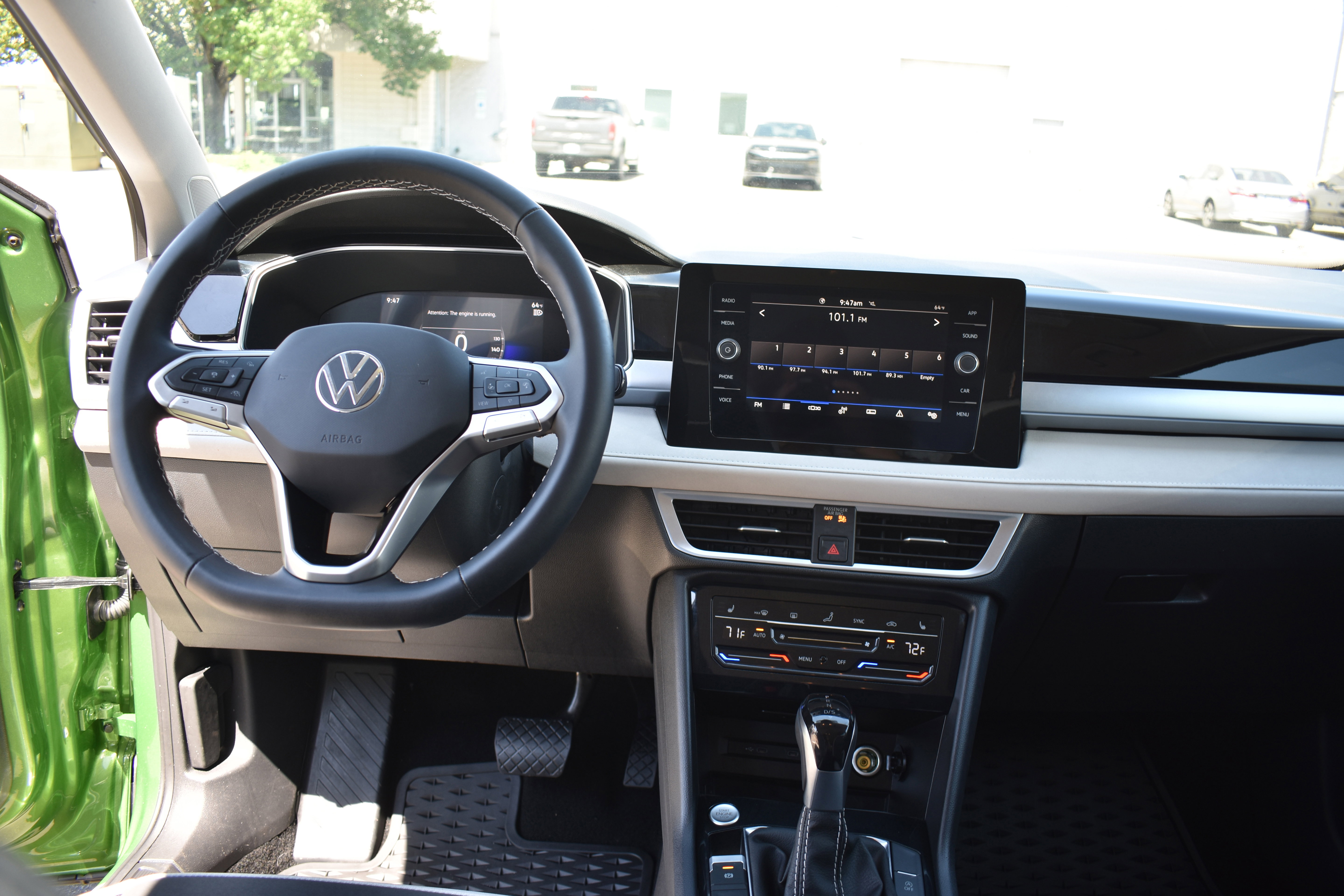 Used 2025 Volkswagen Taos SE image 31