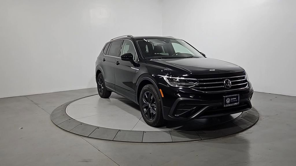 Certified 2024 Volkswagen Tiguan SE w/ Panoramic Sunroof Package image 9