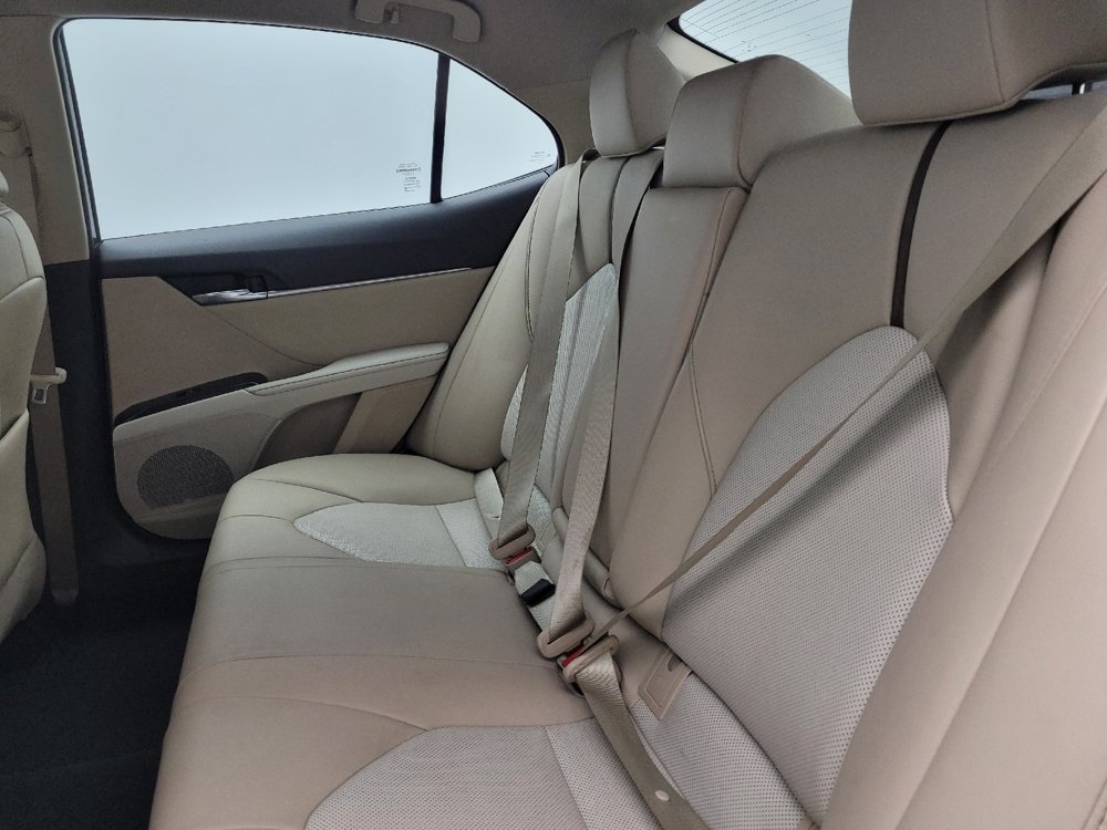Used 2020 Toyota Camry XLE image 18