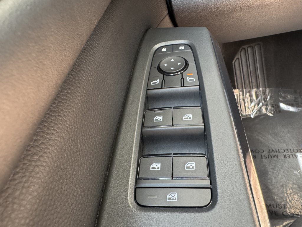 Used 2024 Nissan Pathfinder SV w/ Lighting Package (N92) FWD image 26