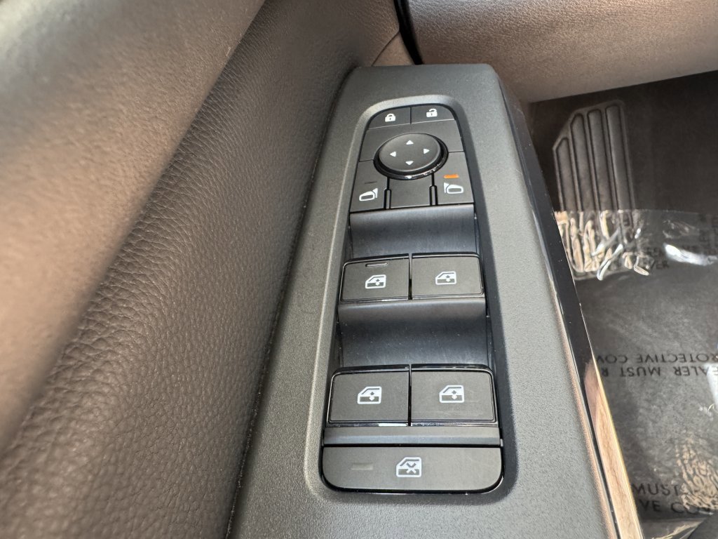 Used 2024 Nissan Pathfinder SV w/ Lighting Package (N92) FWD image 26