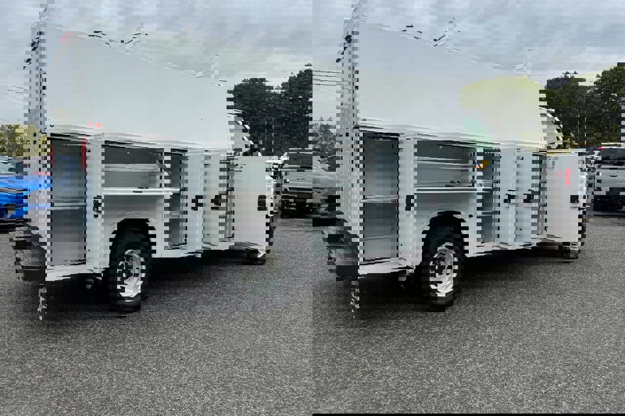 Used 2024 Ford E-450 and Econoline 450 Super Duty w/ Power Windows & Locks Group RWD image 14