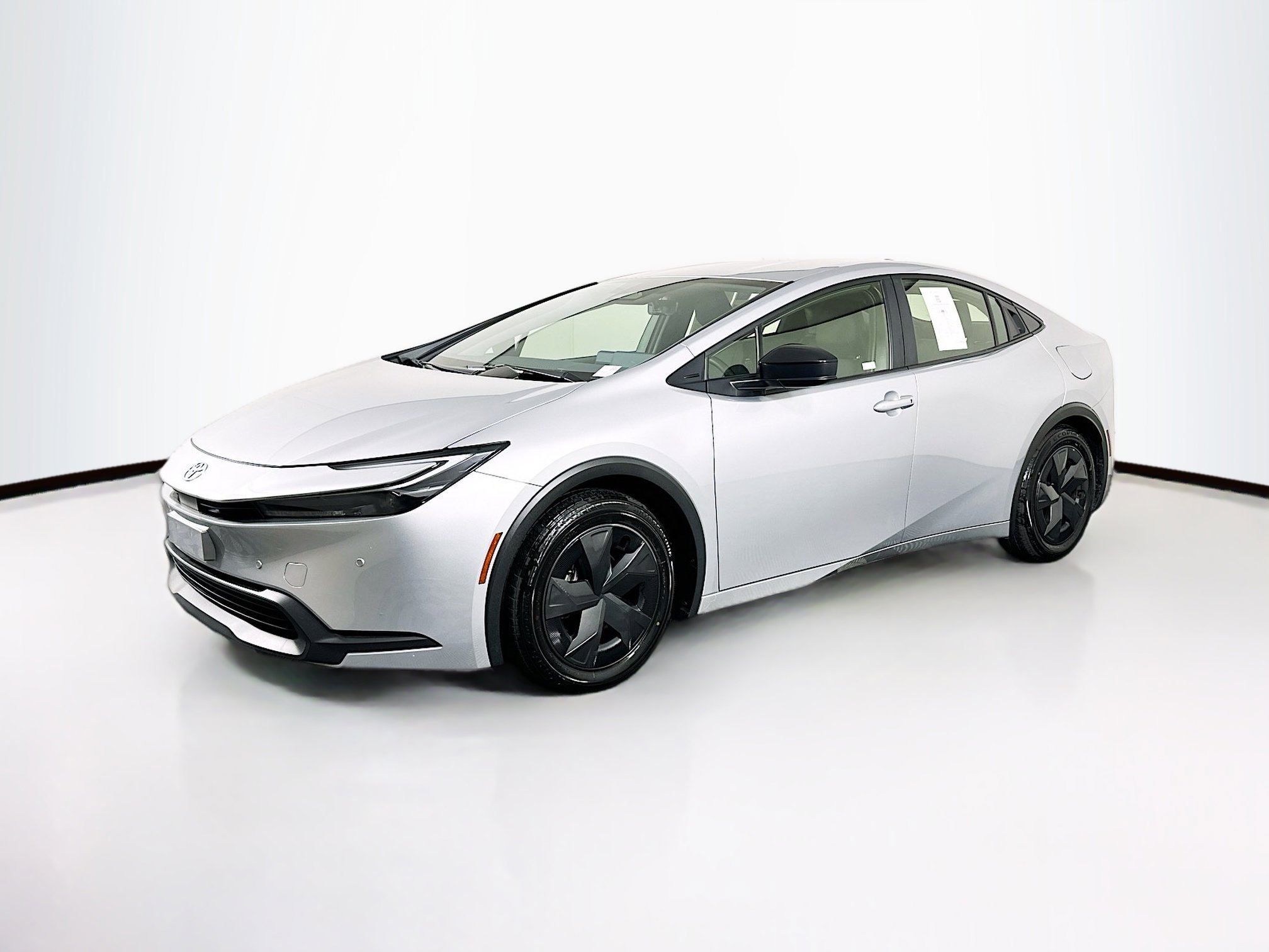 Used 2025 Toyota Prius LE image 3