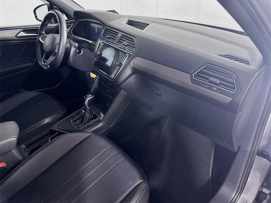 Used 2023 Volkswagen Tiguan SE R-Line image 31