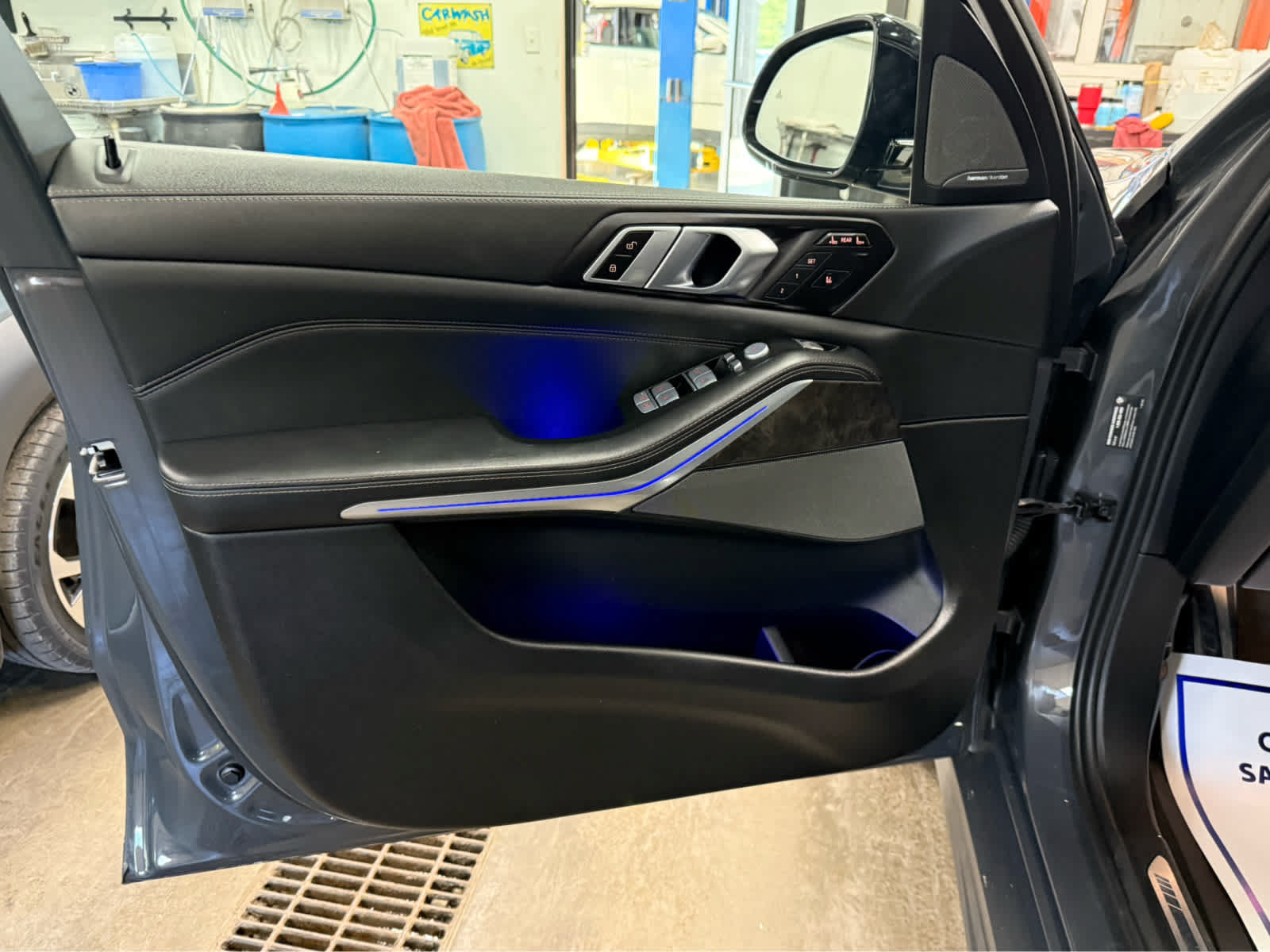 Used 2024 BMW X7 xDrive40i w/ M Sport Package AWD/4WD image 19
