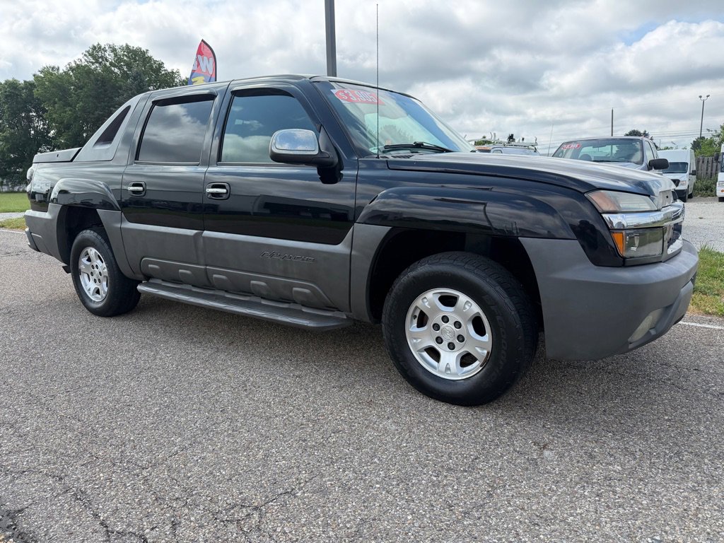 Used 2002 Chevrolet Avalanche 2WD image 1