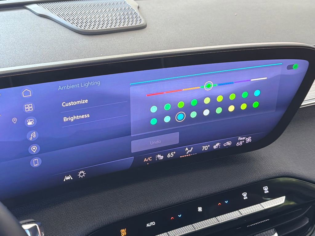 Used 2025 Buick Enclave Preferred image 9