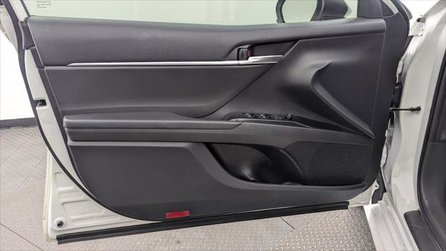 Used 2020 Toyota Camry LE FWD image 13