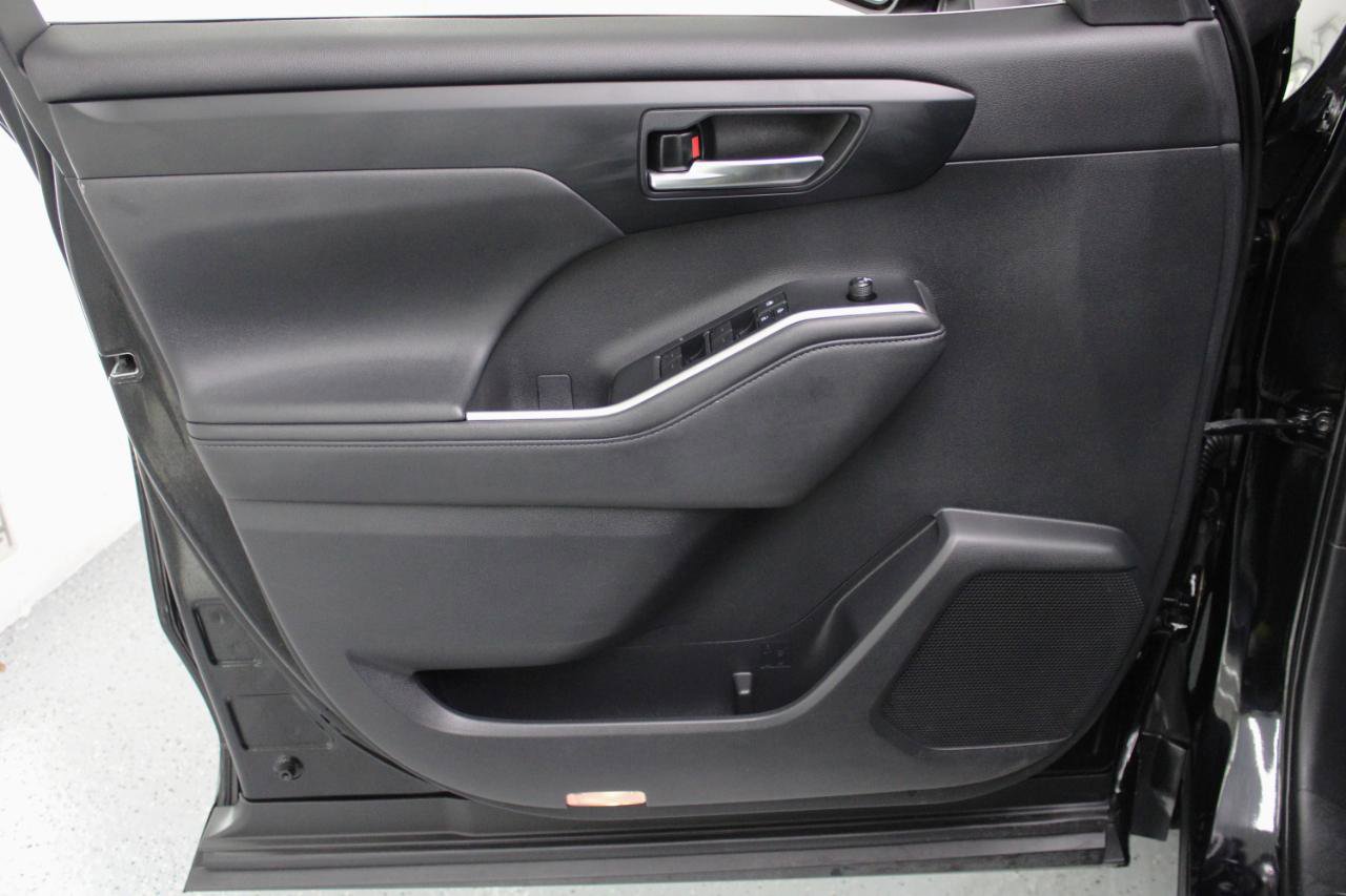 Used 2021 Toyota Highlander XLE image 31