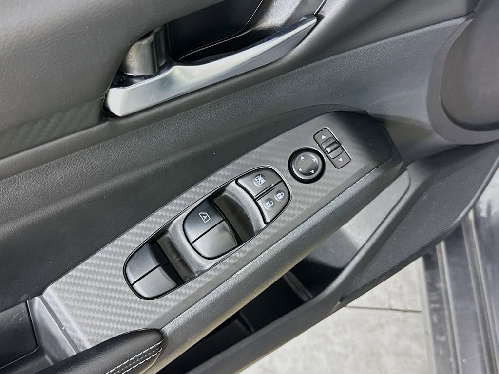 Used 2025 Nissan Altima 2.5 SV FWD image 19