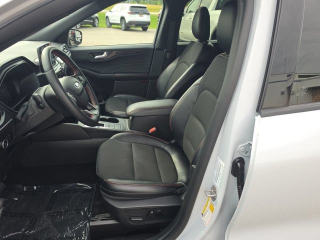 Used 2025 Ford Escape ST-Line Select AWD/4WD image 12