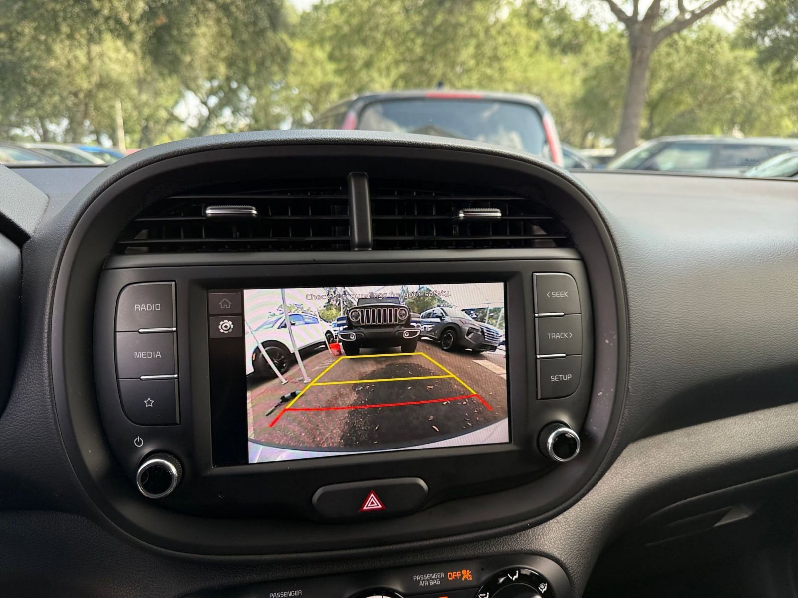 Used 2025 Kia Soul LX w/ LX Technology Package FWD image 21